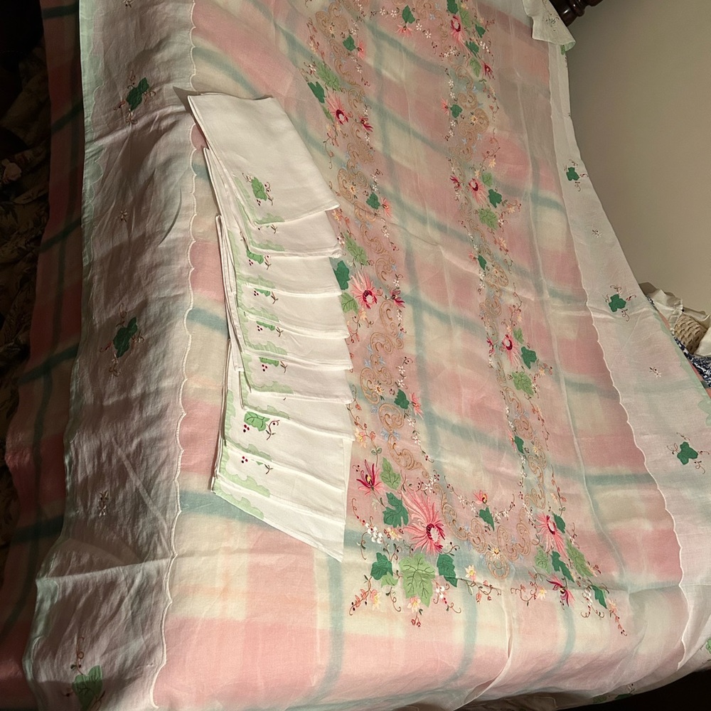 Chinese Hand Floral Embroidered & Patchwork Tablecloth Set with 10 Napkins